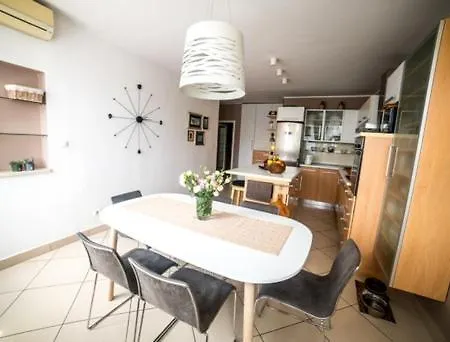 Kman Apartment Split
